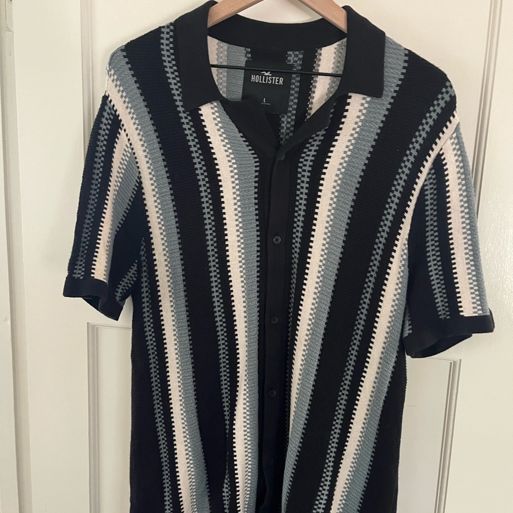Hollister Men's Black and Gray Striped Shirt